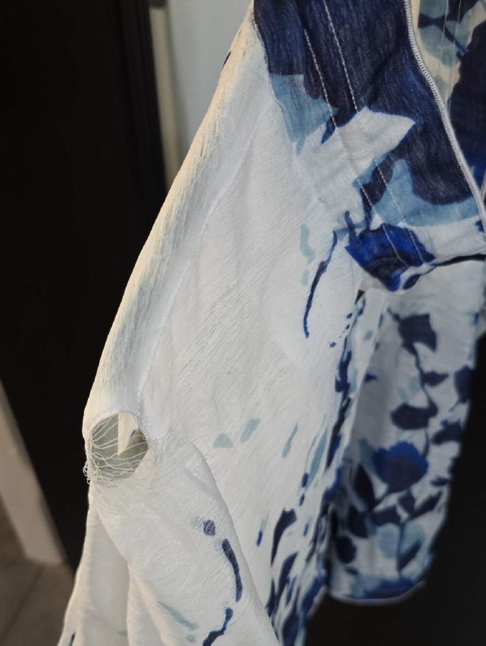 Ali Miles 1X Gorgeous Semi Sheer Ethereal Blue&White Floral Blouse (Flaw) - Picture 6 of 7